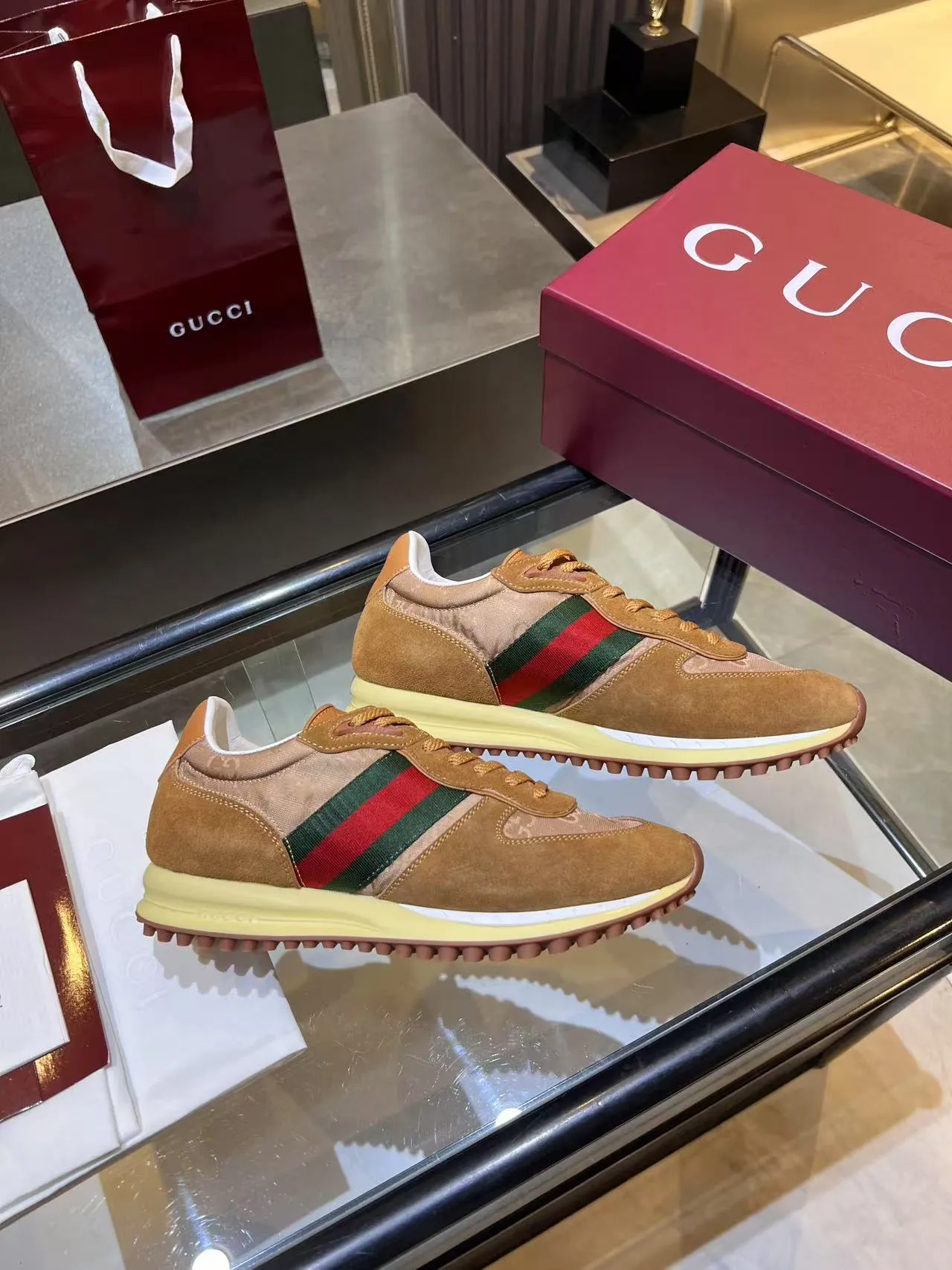 Men's Men's Shoes 💰620💰 Gucci Gucci Top Version Latest Catwalk Style Re-Motion Series Thick-soled Casual Sneakers Original Purchased, Developed and Made. This sneaker has a detachable and adjustable ankle strap, adding a dynamic item to the 2025 spring and summer series. The light and flexible outsole has been specially treated and is filled with a strong retro style. Exquisite packaging at the delivery counter 🛍📦 ▪️Fabrics: Original custom imported first-layer cowhide ▪️Inner lining: Original custom-made breathable mesh ▪️Sole: Original molded TPU material ▪️Sole thickness: 3.5CM ▪️Size: 39-44 (customized at 38.45.46)